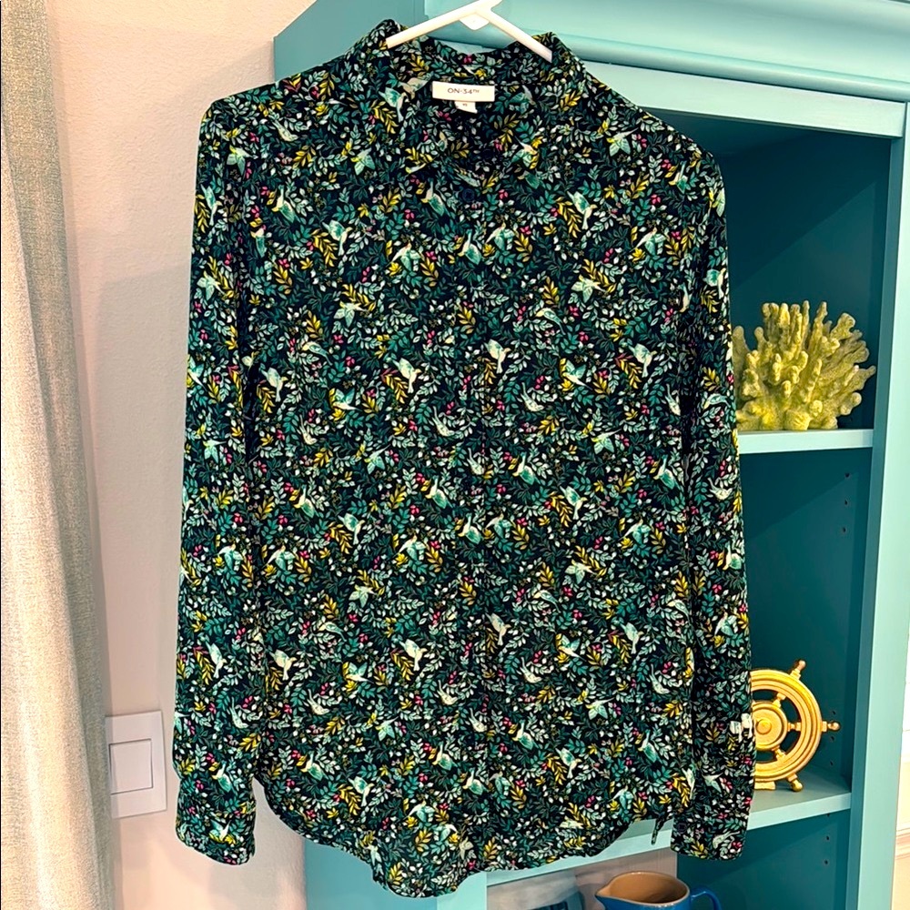 On 34th Ladies Casual Button Down Shirt  XS